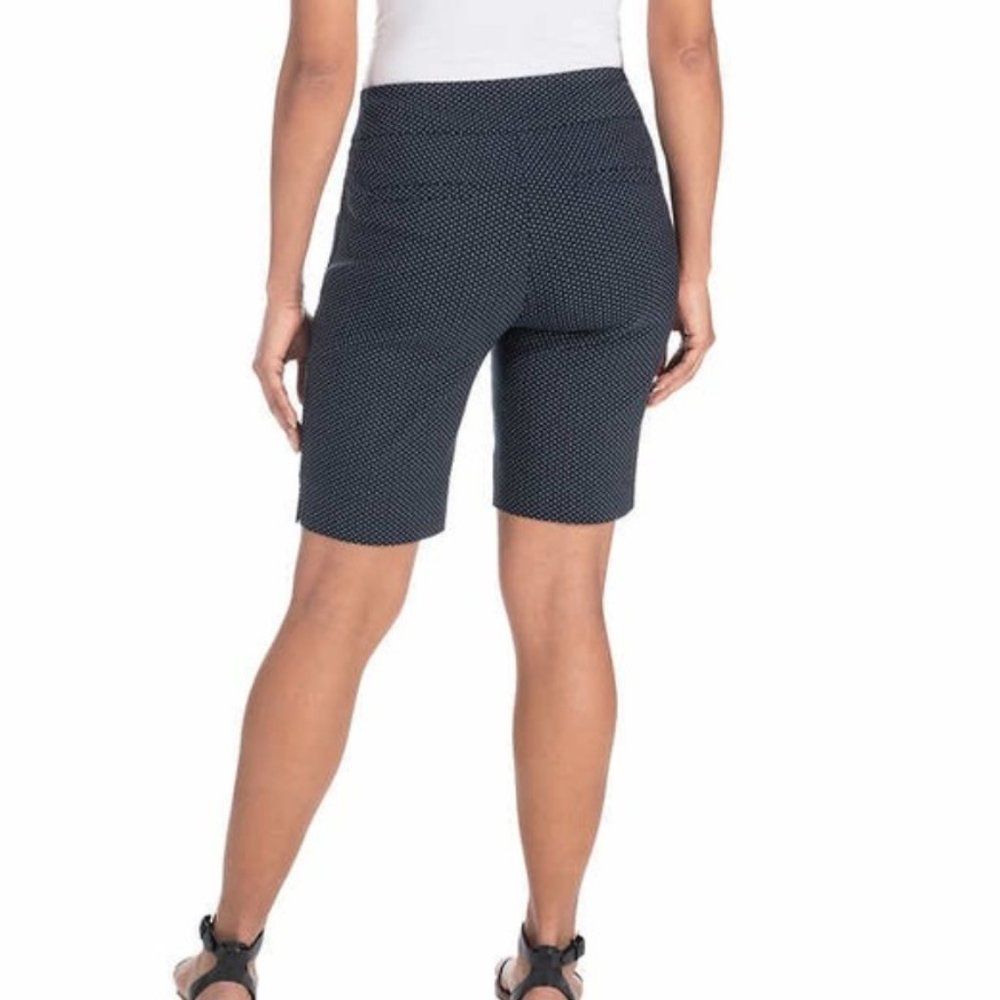 NEW HILARY RADLEY WOMEN'S BERMUDA PULL-ON SHORTS WOMEN'S SIZE MEDIUM !